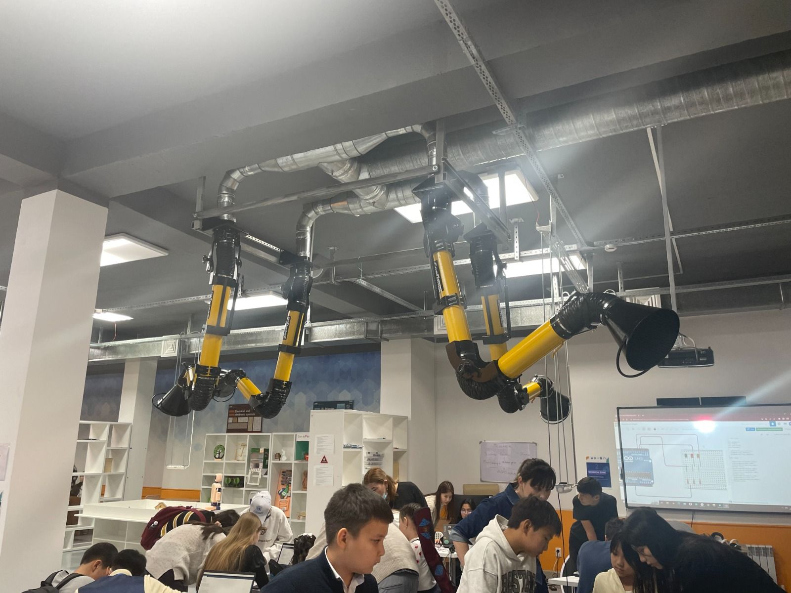 Атырау қаласындағы «Абай» балалар білім беру орталығының STEM (ғылым, технология, инженерия және математика) бөлімі инфрақұрылымын жаңғырту